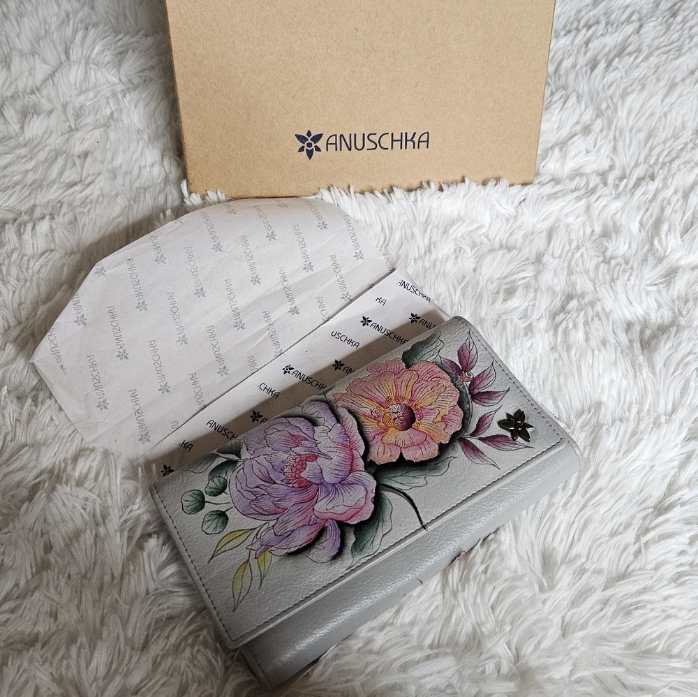 Anuschka three fold wallet in Bel Fiori pattern